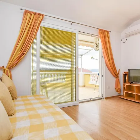 Dandelion Apartment