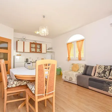 Dandelion Apartment *