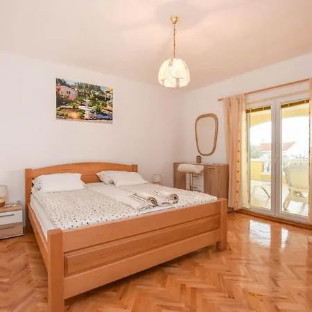 Dandelion Apartment *